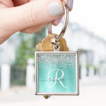 Blauwgroen geborsteld metaal Silver Glitter Monogr Sleutelhanger<br><div class="desc">Pas dit trendy ontwerp van de sleutelhanger met  zilveren mousserende glitter eenvoudig aan op een blauwgroen geborstelde metalen achtergrond.</div>