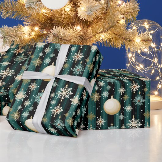 Blauwgroen gestreepte sneeuwvlokken & decoraties K Cadeaupapier (Feestdagen)