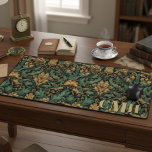 Blauwgroen & Goud Vintage William Morris Floral Mo Bureaumat<br><div class="desc">Versier uw bureau met een vleugje klassieke kunstgeschiedenis met deze op maat gemaakte William Morris-geïnspireerde bloemige bureaulat. Met een prachtig botanisch patroon in rijke, aardse tinten van blauwgroen blauw, bruin en goud, transformeert deze grote mousepad uw werkruimte in een kunstwerk. Het ingewikkelde, retro-stijl bloemontwerp brengt een verfijnde en elegante esthetiek...</div>