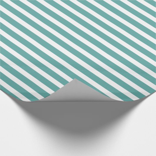 Blauwgroen groene Aqua White Stripes Verjaardag Cadeaupapier (Hoek)