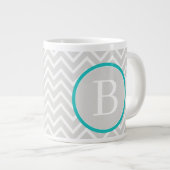 Blauwgroen groene Chevron Monogram Giant Coffee Mo Grote Koffiekop (Voorkant rechts)