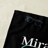 Blauwgroen groene monogram zwarte witte poladot strandlaken (In situ)