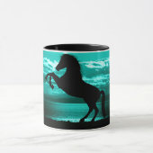 Blauwgroen hemel en water voor zwarte paarden mok (Midden)