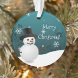 Blauwgroen kerstversiering Snowman Winter Scene Ornament<br><div class="desc">Met een Blauwgroen Snowman Winter Scene-Ornament kun je je kerstboom met een griezelige aanraking aanraken. Het ontwerp van het ornament is voorzien van een gelukkige sneeuwman in een sneeuwwindenergie tegen een blauwgroen achtergrond die is aangepast aan de corresponderende kleurensneeuwvlokken. Extra cadeautjes en vakantiepunten zijn ook bij dit ontwerp beschikbaar.</div>