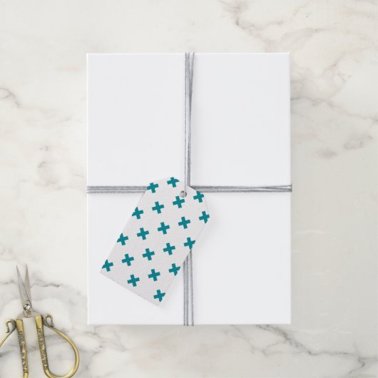 Blauwgroen kruisstiften op wit cadeaulabel (Met Touw)