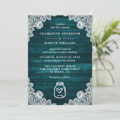 Blauwgroen Mason Jar Bloemen Kant Rustiek Hout Wed Kaart (Staand voorkant)