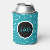 Blauwgroen met witte Confetti, monogram cirkel Blikjeskoeler (Blikje Achterkant)