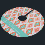 Blauwgroen naam van het wintergeometrische patroon kerstboom rok<br><div class="desc">Gepersonaliseerde Cute Winter Geometric Diamond Pattern in Blauwgroen en Roze kerstboomrok</div>