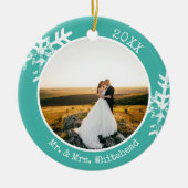 Blauwgroen Pas getrouwd Snowflake 1e Kerstmis Keramisch Ornament (Voorkant)