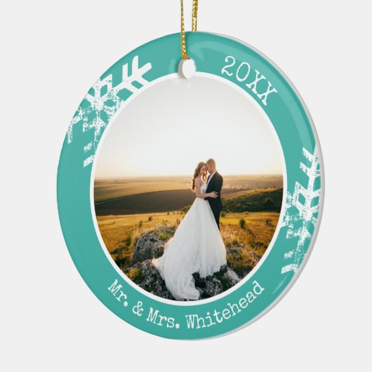 Blauwgroen Pas getrouwd Snowflake 1e Kerstmis Keramisch Ornament (Links)