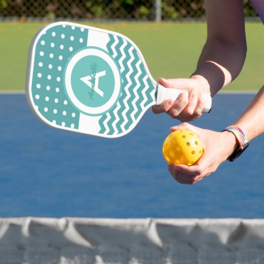 Blauwgroen Polka Dot Chevron Pickleball Paddle (Insitu)