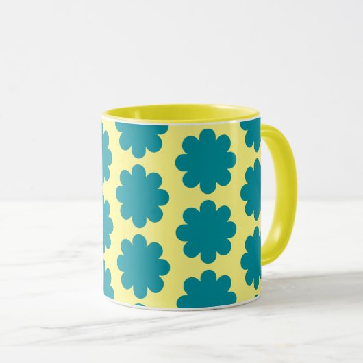 Blauwgroen Retro Flower Art op gele Mok Cup (Voorkant rechts)