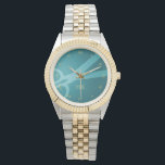 Blauwgroen schaar & Monogram Horloge<br><div class="desc">Dit horloge is voorzien van uw monogram en een schaar tegen een blauwgroen groene achtergrond,  met goudkleurige Romeinse cijfers. Het zorgt voor een perfect cadeau voor een kapper,  haarstylist,  kleermaker en meer.</div>