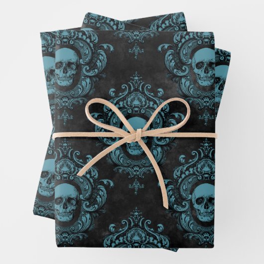 Blauwgroen schedel en donkergrijze gothiek inpakpapier vel (In situ)