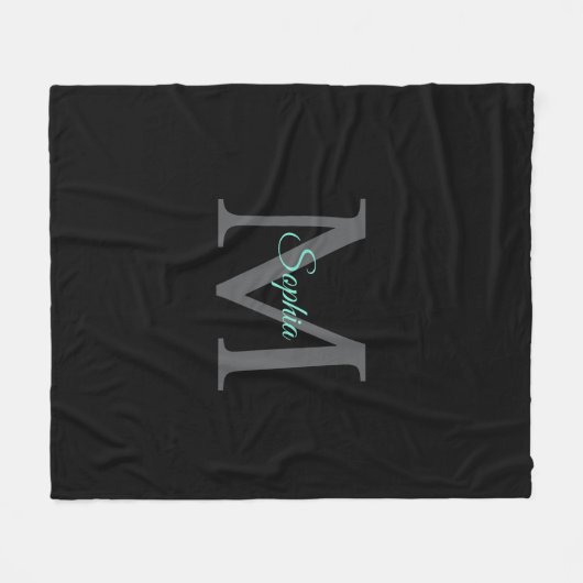 Blauwgroen scriptnaam, groot grijs monogram op zwa fleece deken (Voorkant (Horizontaal))