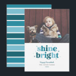 Blauwgroen Shine Bright Hanukkah-fotokaart Feestdagenkaart<br><div class="desc">Deze leuke Hanukkah-kaart bevat de woorden helder in veelkleurige letters met ruimte voor één foto. De achterkant heeft een overeenkomend stripe patroon.</div>