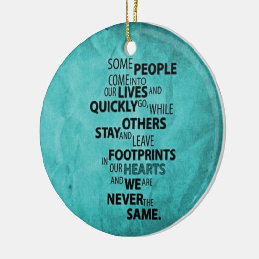 BLAUWGROEN SOMMIGE MENSEN VERLATEN VOETPRINES OP U KERAMISCH ORNAMENT (Links)