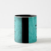 BLAUWGROEN SOMMIGE MENSEN VERLATEN VOETPRINES OP U TWEEKLEURIGE KOFFIEMOK (Center)