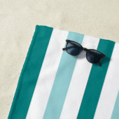 Blauwgroen Stripe Strandlaken met Aangepaste Naam (In situ)