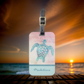 Blauwgroen Tribal Turtle op Pastel Sunset Waterver Bagagelabel