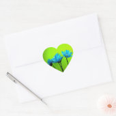 Blauwgroen Turquoise Daisies op Lime Green Flowers Hart Sticker (Envelop)