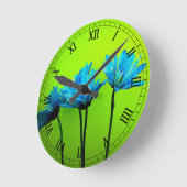 Blauwgroen Turquoise Daisies op Lime Green Flowers Ronde Klok (Hoek)