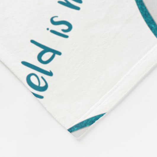 blauwgroen voetbal is mijn gelukkige plek fleece deken (Hoek)