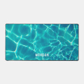 Blauwgroen water, personaliseer witte naam bureaumat (Voorkant)