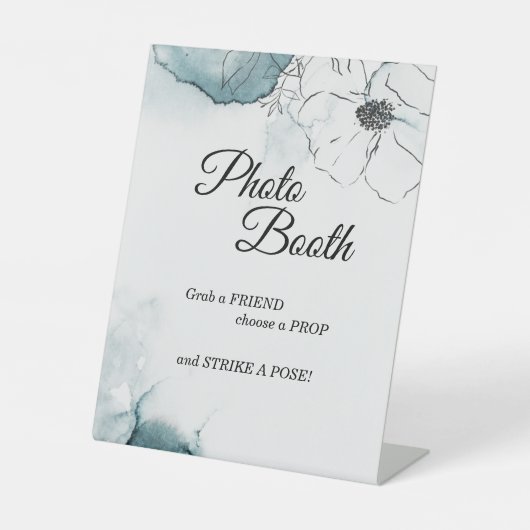Blauwgroen Waterverf Sketch Weddenschap Foto Booth Reclamebord Met Voetstuk (Voorkant)