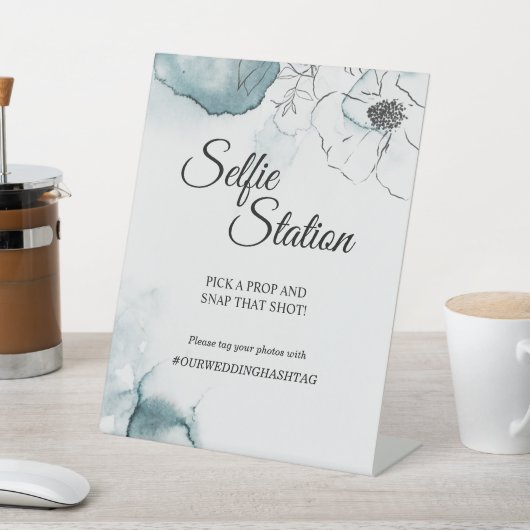 Blauwgroen Waterverf Sketch Wedding Selfie-station Reclamebord Met Voetstuk (Insitu)