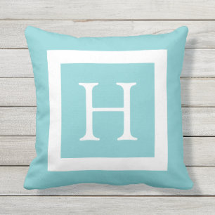 Blauwgroen wit aangepast monogram buitenkussen