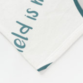 blauwgroen wit Het voetbalveld is mijn gelukkige p Fleece Deken (Hoek)