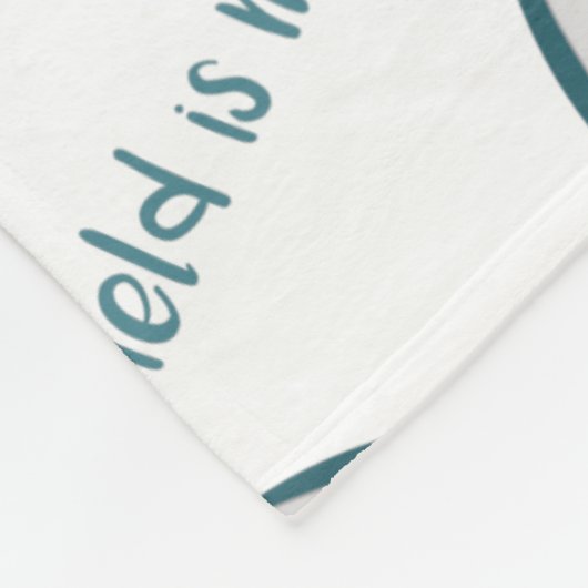 blauwgroen wit Het voetbalveld is mijn gelukkige p Fleece Deken (Hoek)