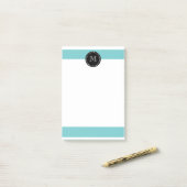 Blauwgroen wit Stripes patroon, zwart monogram Post-it® Notes (Op bureau)