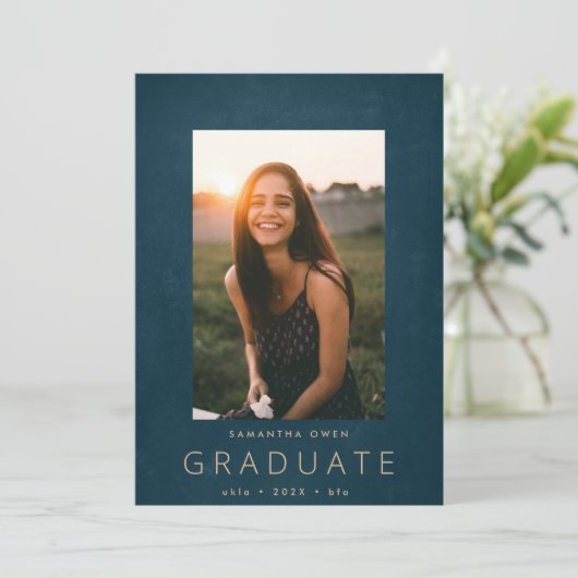 Blauwgroen Zee Chalk Border Modern Foto University Aankondiging (Staand voorkant)