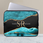 Blauwgroen zwart-goudgeweer, DIY-naam & Monogram V Laptop Sleeve<br><div class="desc">Een rendabel ontwerp van Blauwgroen,  zwart en goudgrijs. Pas jouw naam,  initialen of boodschap aan in gouden en witte tekst. Versie 3.</div>