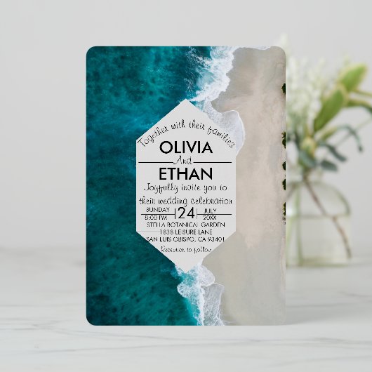 Blauwgroene golven kust Bruiloft Folie Uitnodiging (Staand Voorkant)