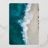 Blauwgroene golven kust Bruiloft Folie Uitnodiging (Achterkant)