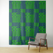 Blauwgroene Stippen Patchwork Wandkleed (In situ)