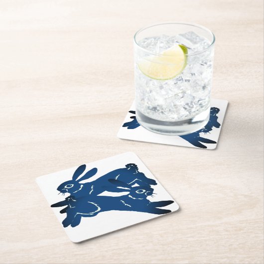 Blauwkonijnenkonijn met een oud dierlijk patroon  kartonnen onderzetters (Insitu)