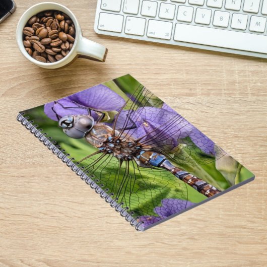 Blauwogige darner libel op bloem notitieboek