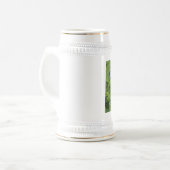 Blauwogige darner libel op paarse bloemen bierpul (Voorkant links)