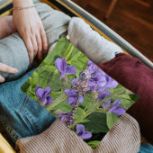 Blauwogige darner libel op paarse bloemen etui