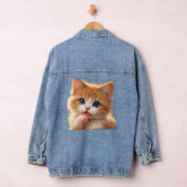 Blauwogige kitten die zijn poot likt denim jacket (Hangar)