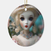Blauwogige  pop, keramisch ornament (Links)