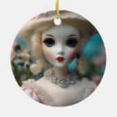 Blauwogige  pop, keramisch ornament (Achterkant)
