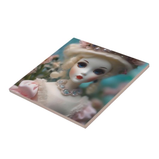 Blauwogige  pop, tegeltje (Zijkant)