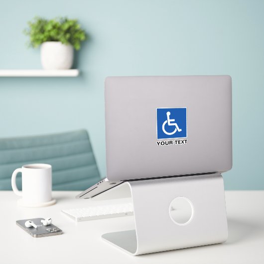 Blauwrolstoelgehandicaptenteken vinyl sticker (Laptop op bureau)
