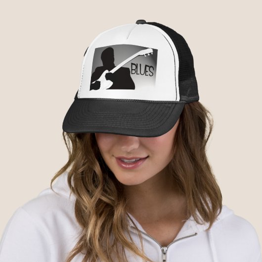 Blauwspelersilhouet met spotlight trucker pet (In situ)