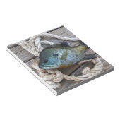 Blauwvintonijn op de haven en aan de touw notitieblok (Schuin)